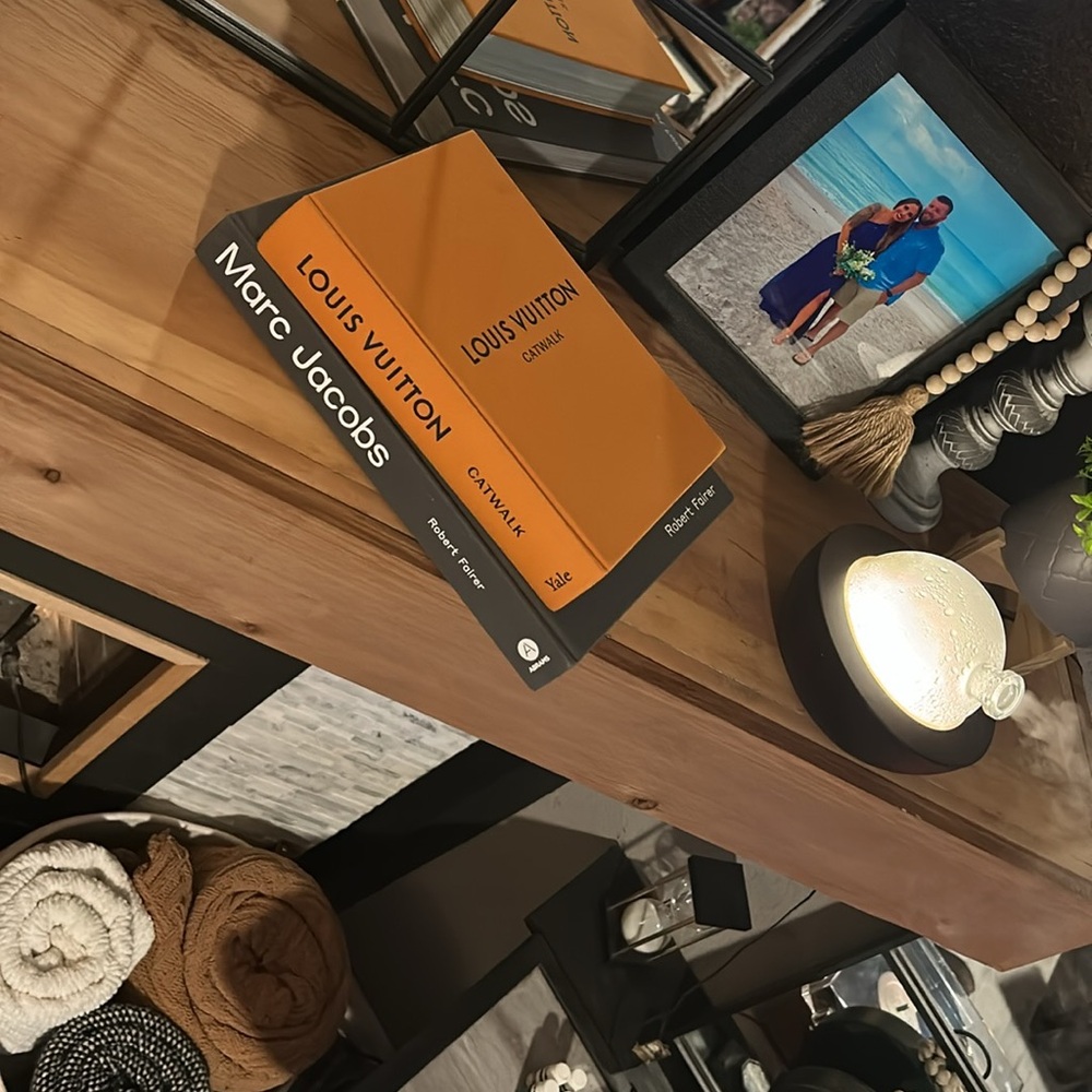 🧡Louis Vuitton•Catwalk•Coffee Table Book🧡 - Picture 11 of 11